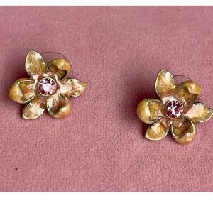 Dainty Enameled LIGHT Peach Flower Earrings, Vintage, Unmarked